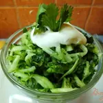 Салат из огурца с лаймом и кинзой