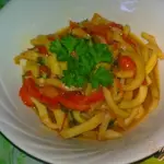 Кальмары с овощами тушеные в нежном соусе