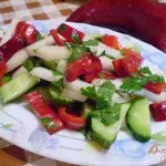 Салат со сладким перцем и кольраби