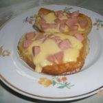 Гренки с сосисками и сыром