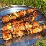 Шашлык из говядины с горчицей и гранатовым соусом