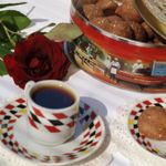 Шоколадное печенье с кукурузной крупой и кунжутом