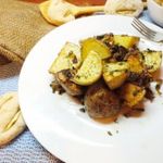 Картошка в кожуре с кинзой, луком и салом