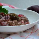 Куриная печень со сливами