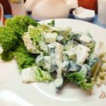 Салат с пекинской капустой, огурцом и шалфеем
