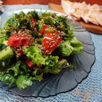 Салат овощной с салатом латук и семенами льна