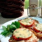 Свиные биточки под сырной шапочкой