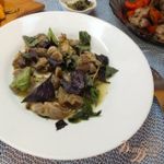 Желудки с розмарином и свежим базиликом