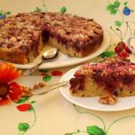 Пирог с вишнями, шоколадом и грецкими орехами