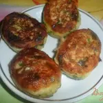 Картофельные пирожки с зеленым чеснаком и петрушкой