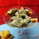 Говядина запеченная со сливой и ароматными травами