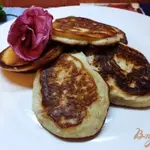 Оладьи со сливой и грецкими орехами