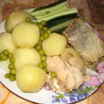 Минтай с луком и соевым соусом