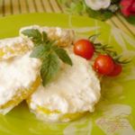 Кабачки под кефирно-чесночной заливкой
