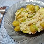 Теплый салат и риса с  кабачками и печеным виноградом