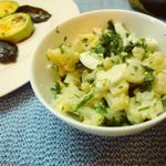 Тепый салат с отварной цветной капустой и яйцом