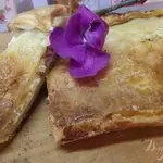 Рулет с творогом, грецкими орехами и курагой