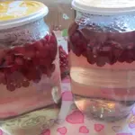 Концервированный напиток из красной смородины