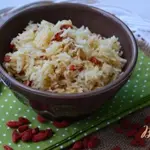 Отварной рис с ягодами годжи