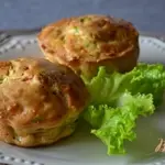 Закусочные кексы с цукини и копченой семгой