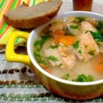 Бульон из хребтов лосося с рисом