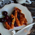 Пирог с черешней и творогом
