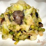 Жареная капуста с горошком и грибами