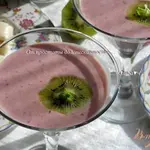 Кокосовый коктейль с бананом и вишней