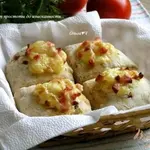 Содовый хлеб с колбасой и сыром