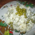 Салат с кальмаром, картофелем и зеленым горошком