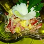 Салат с кальмарами и кукурузой