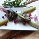 Тушеная куропатка с вином