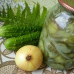 Огурцы с репчатым луком