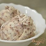 Сливочное мороженое с шоколадной крошкой