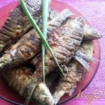 Жаренная речная рыба,маринованная в соусе чимичурри