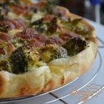 Пирог с брокколи и копченым куриным мясом