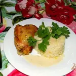 Курица под луковым соусом