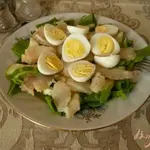 Салат с копченой рыбкой