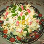 Салат с крабовыми палочками, сыром и болгарским перцем