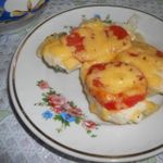 Куриная грудка запеченная с помидорами и сыром