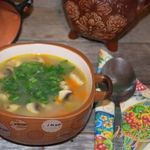 Овсяный суп с грибами и курицей