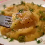 Гороховое пюре с луком и укропом