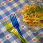 Салат с капустой, курицей и морковью