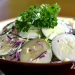 Cалат с капустой и огурцом
