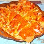 Кулебяка с яблоком из слоеного дрожжевого домашнего теста
