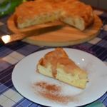 Нежная Шарлотка на бисквите