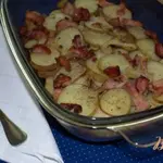 Молодой картофель с беконом и луком