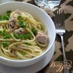 Спагетти с тунцом и зеленым луком