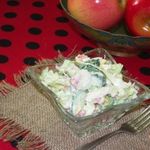 Капустный салат с огурцом и курицей