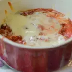 Запеченный яйца в остром томатном соусе
